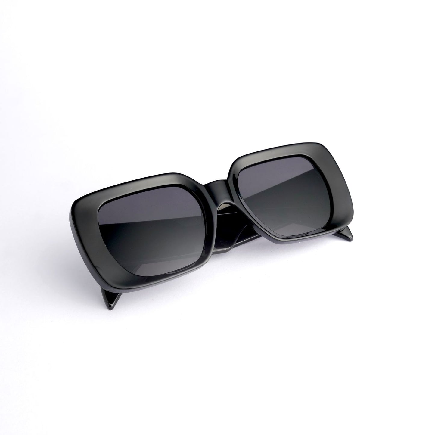 Oversized square black 650