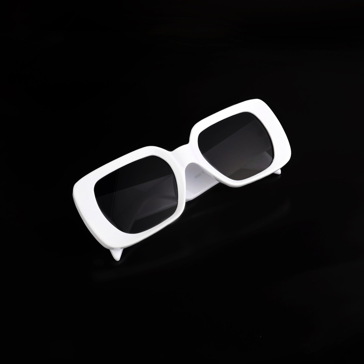 Oversized square white 653