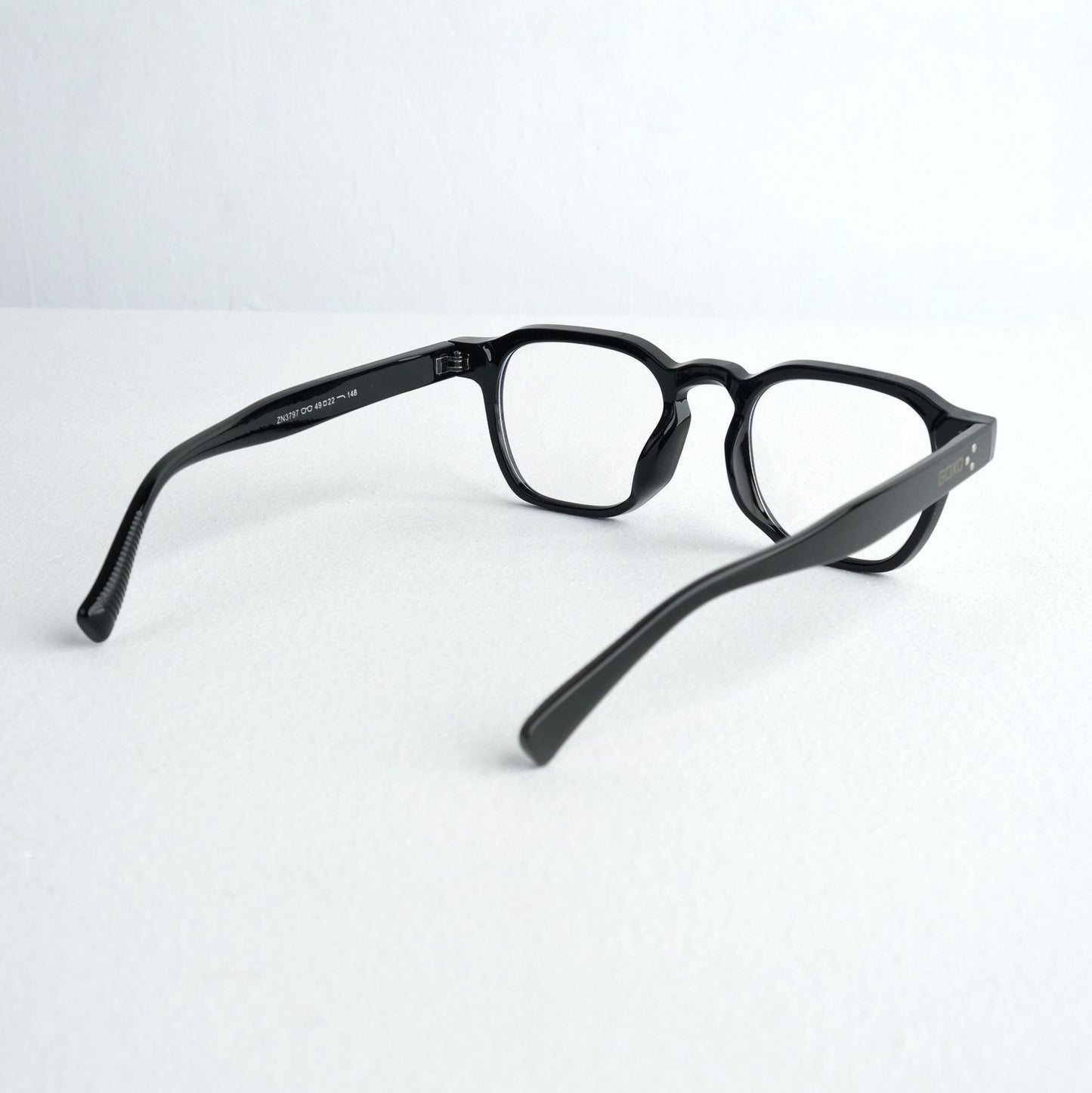 Black frames 139