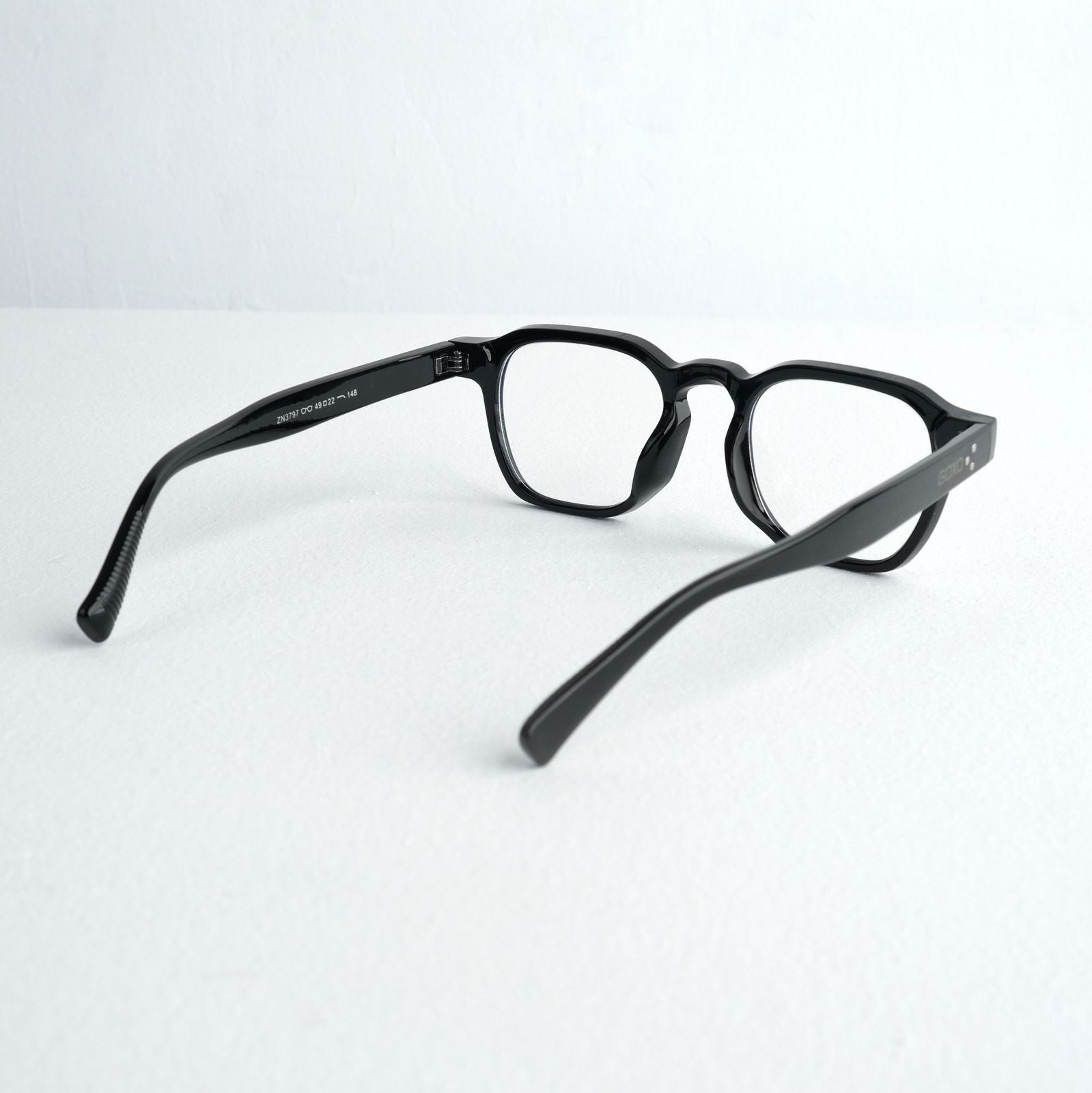 Black frames 139