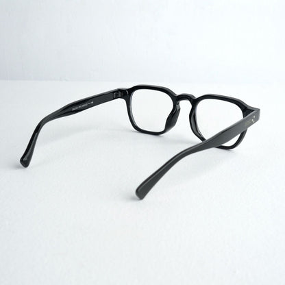 Black frames 139