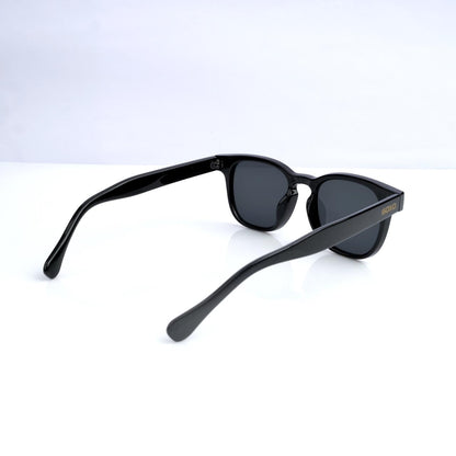 Square black sunglass 658