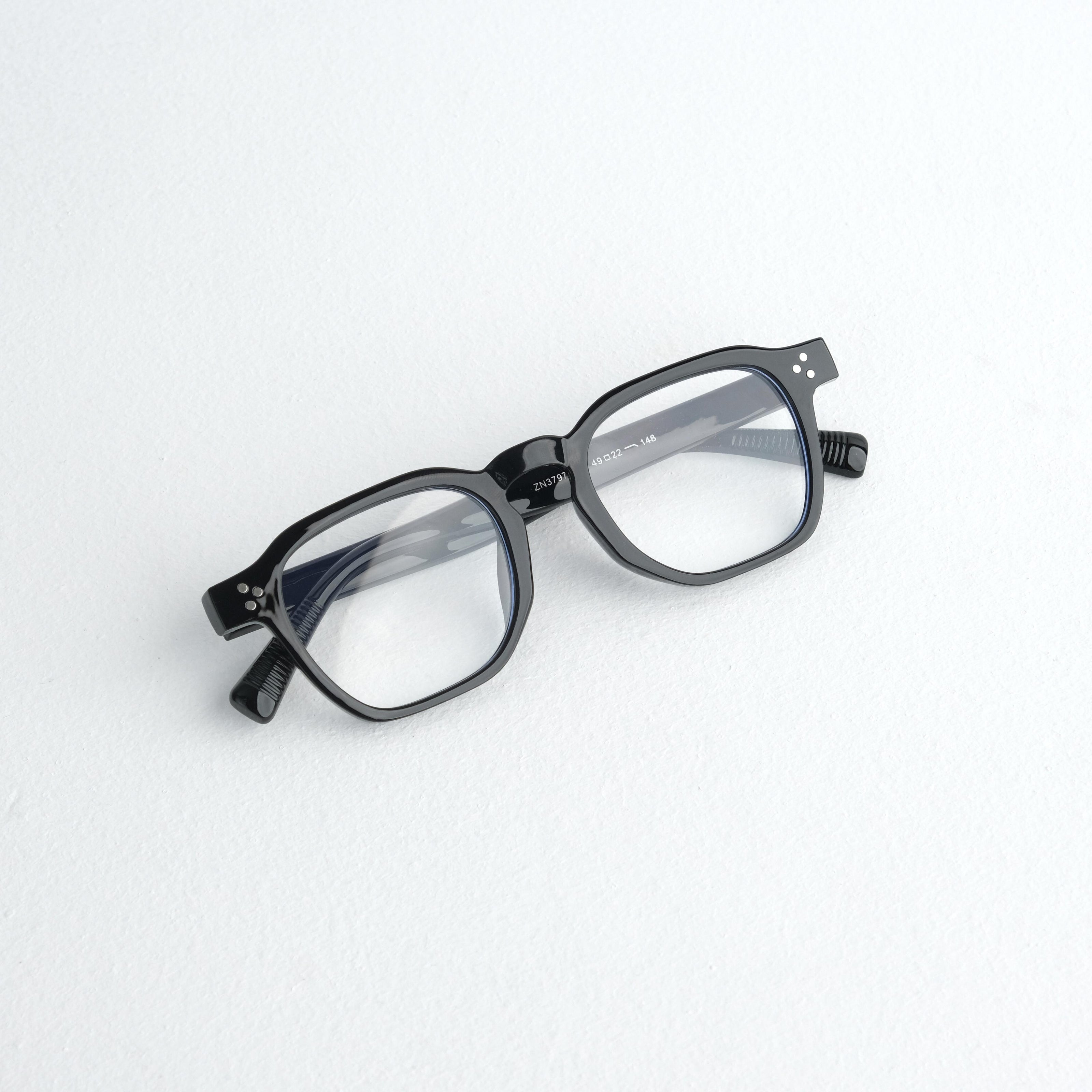 Black frames 139