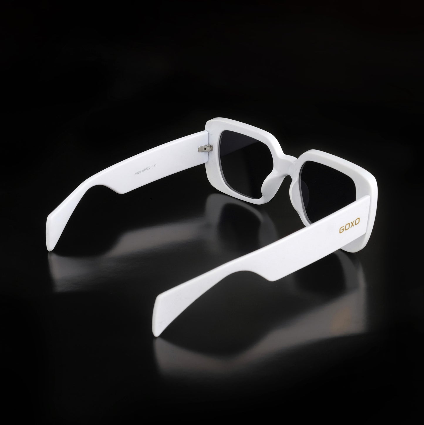 Oversized square white 653