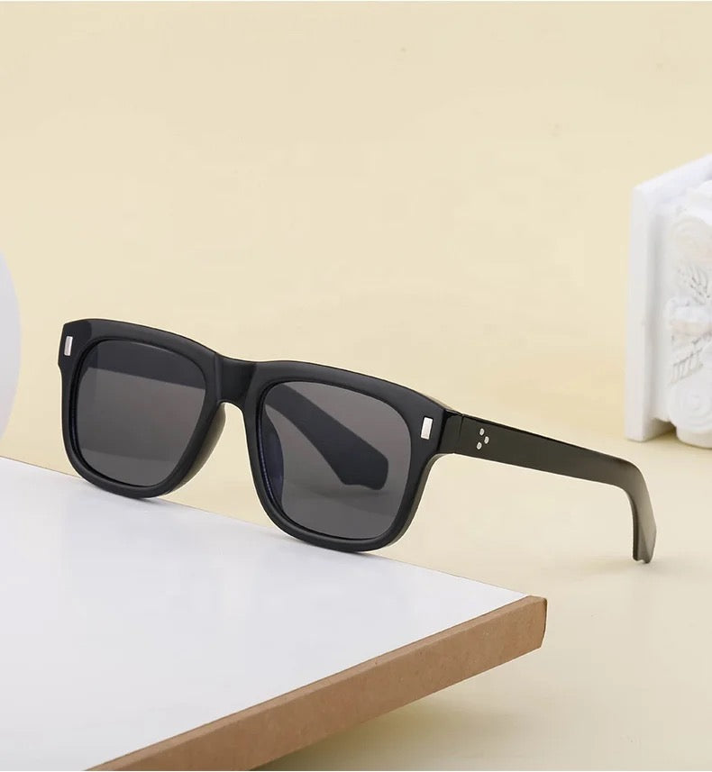 Square black sunglasses 118