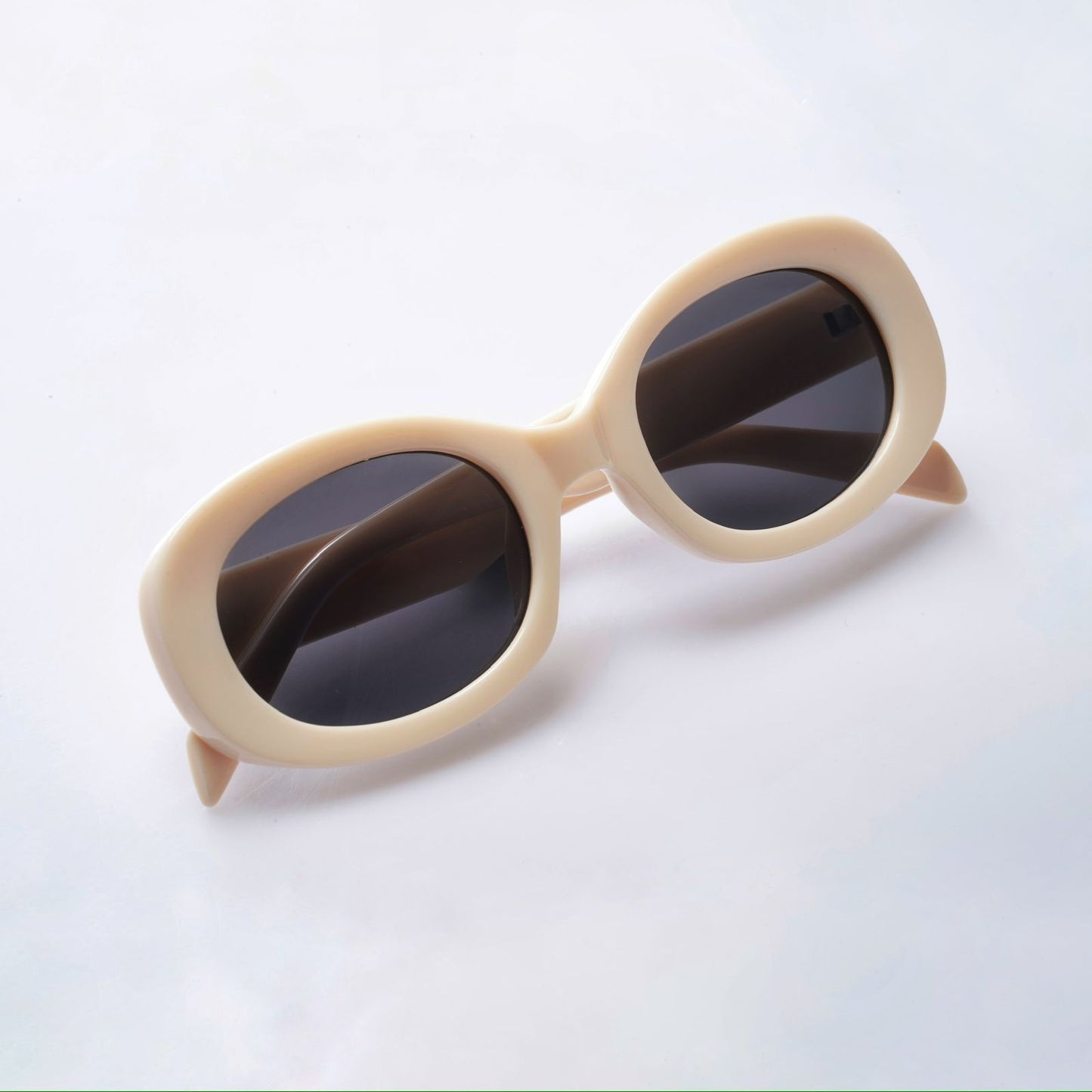 Oval ladies sunglasses beige 222