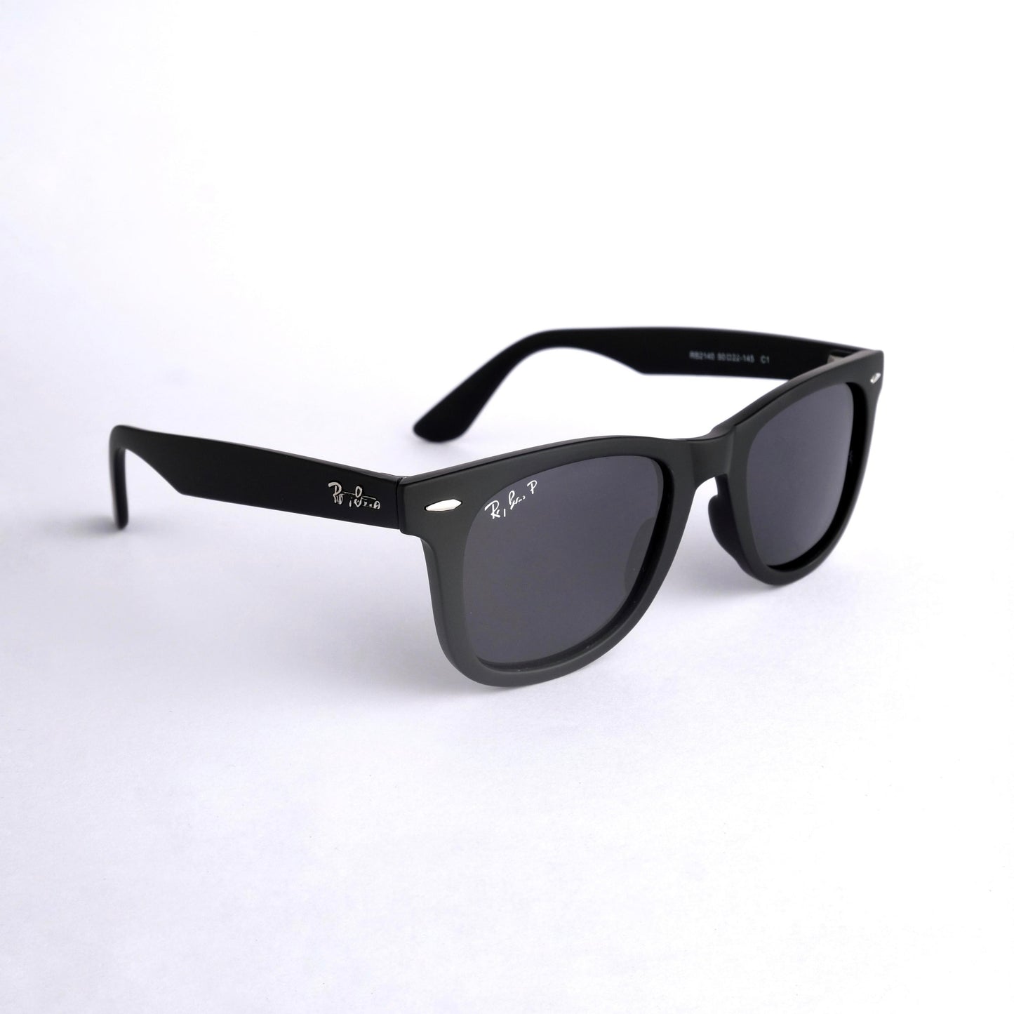 Branded  black wayfarer sunglass 663