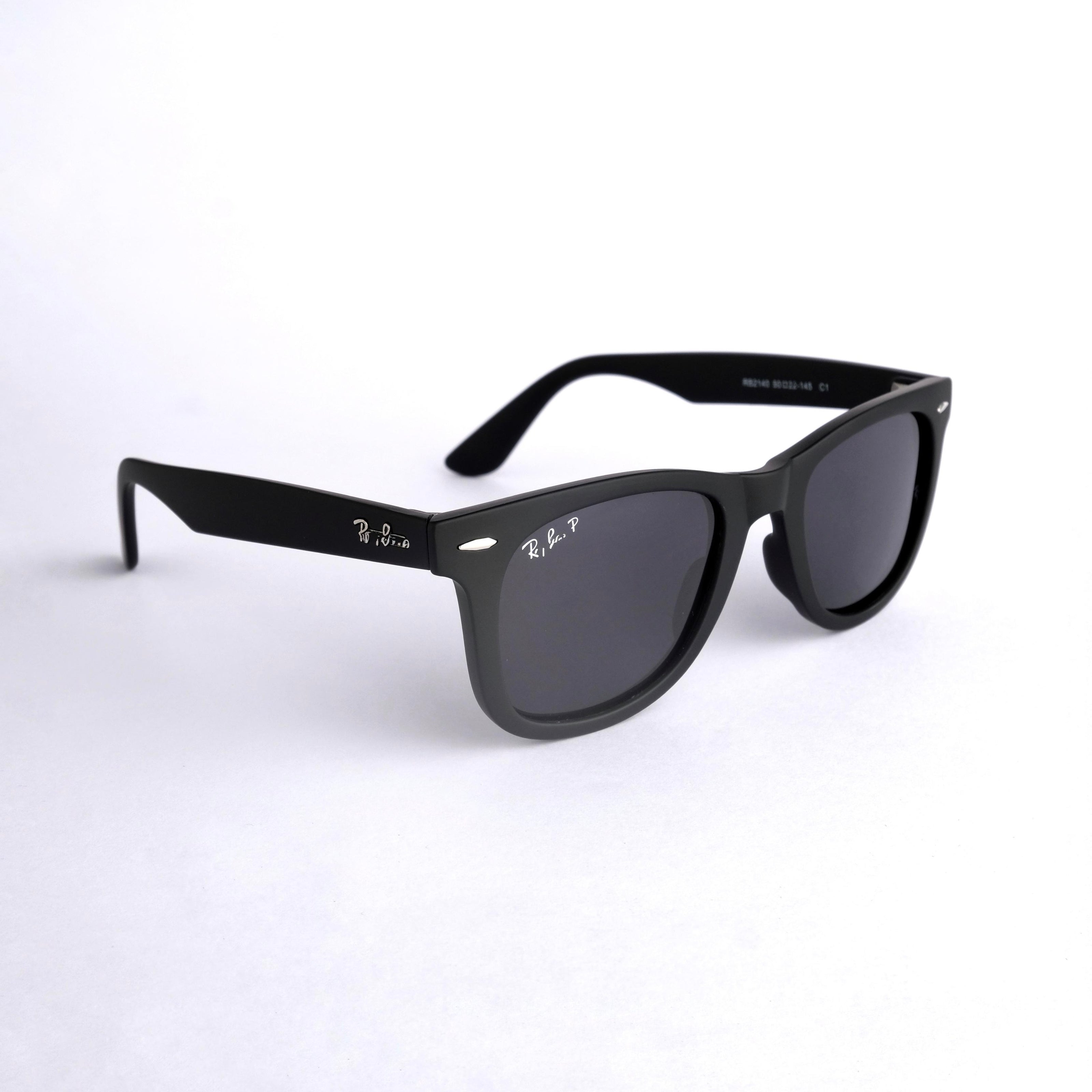 Branded  black wayfarer sunglass 663