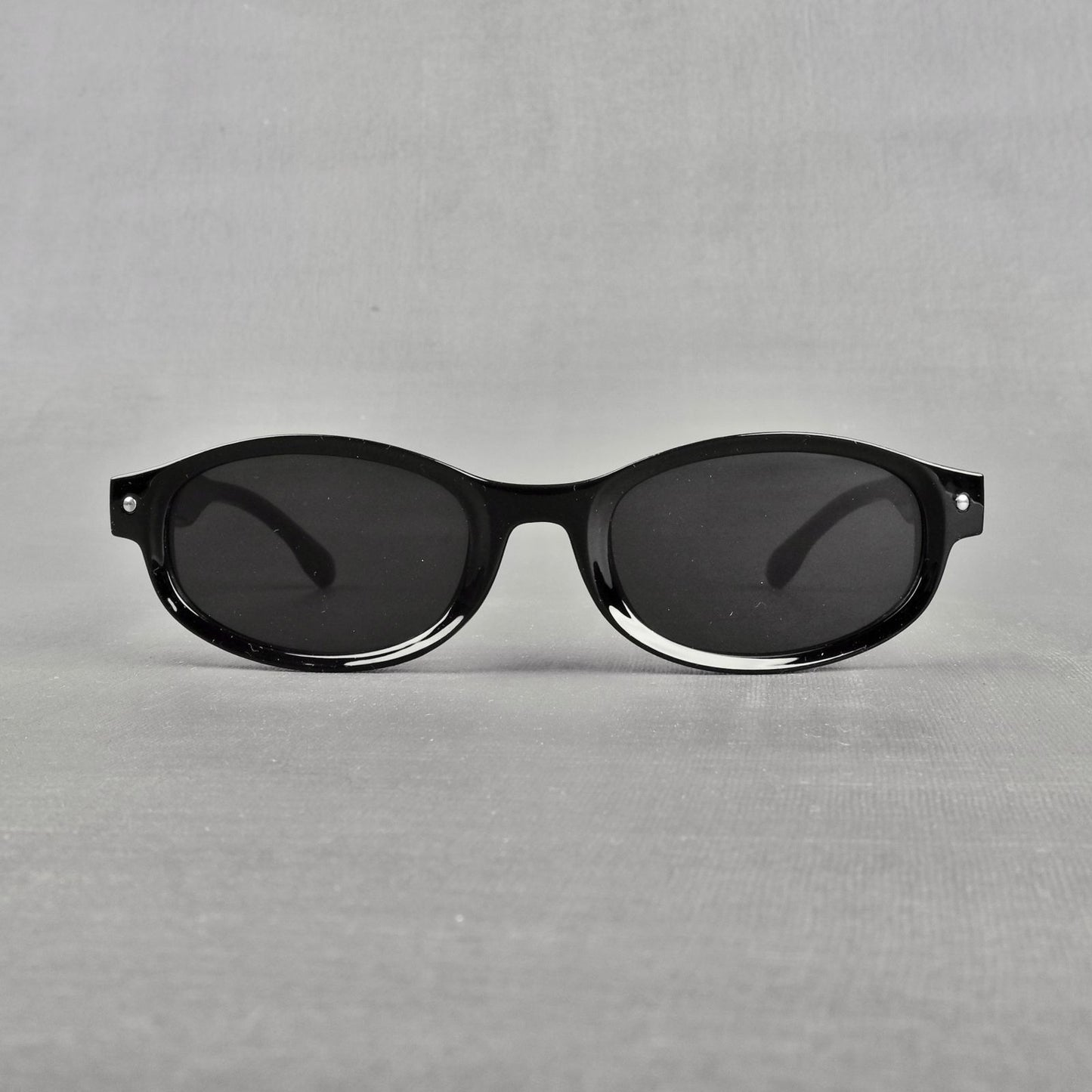 Y2K oval sunglasses black 150