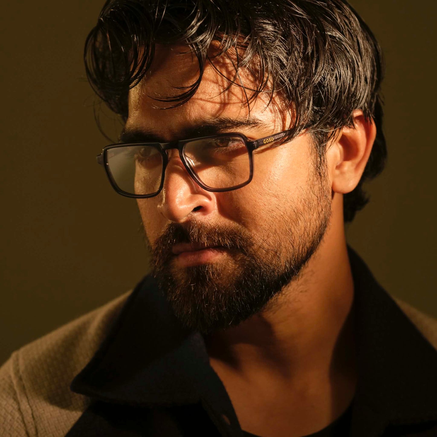 Black rectangular frames 251