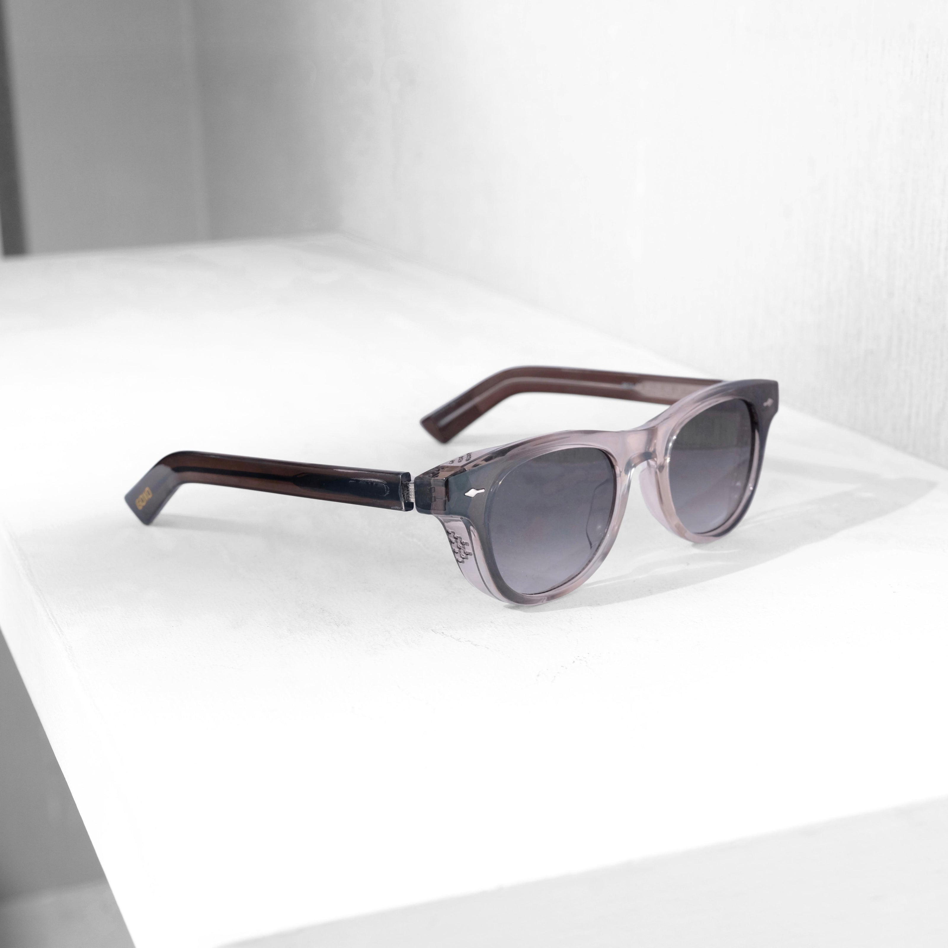 Translucent Smoke Wayfarer 640